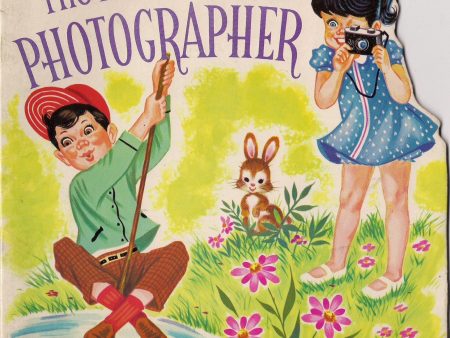 The LITTLE PHOTOGRAPHER Artcraft No. 634 Illustrated Die Cut Childrens Kid Book Photography N. V. Gebr. Keesmaat, 1967 For Sale